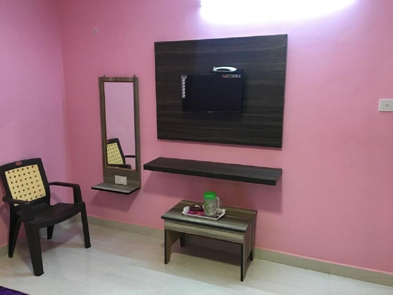 Hotel Praba And 2*