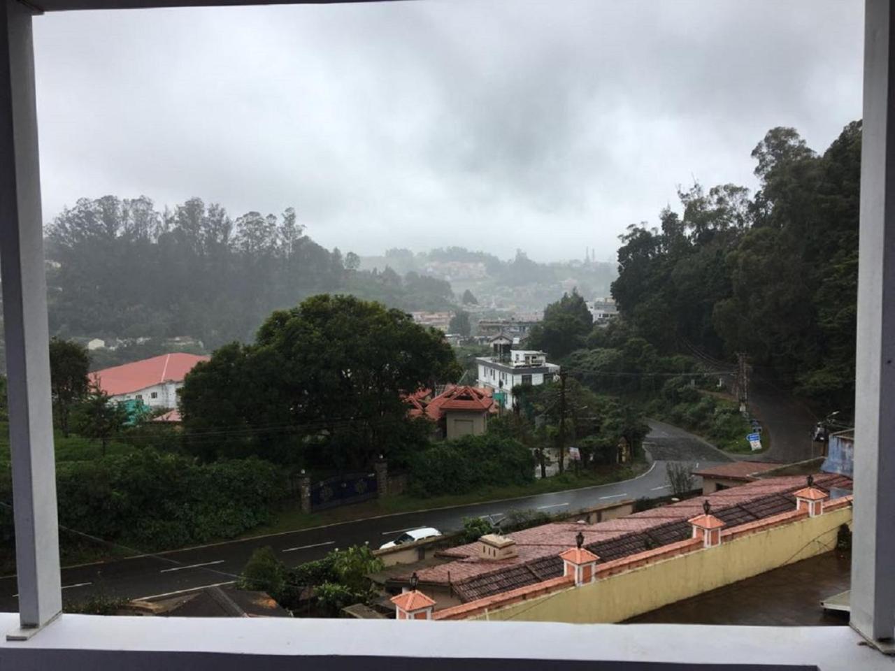 Praba And 2* Ooty