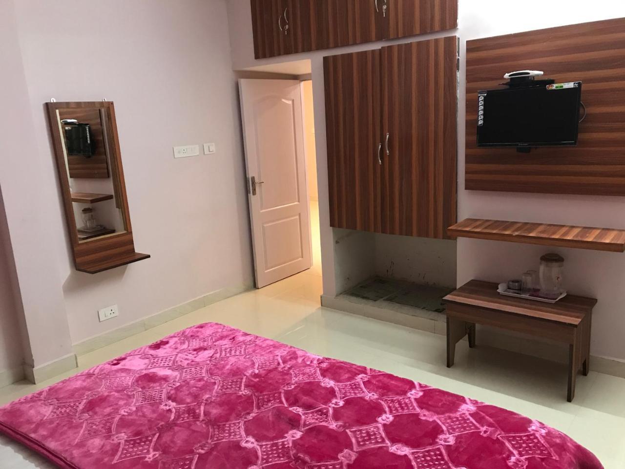 Hotel Praba And