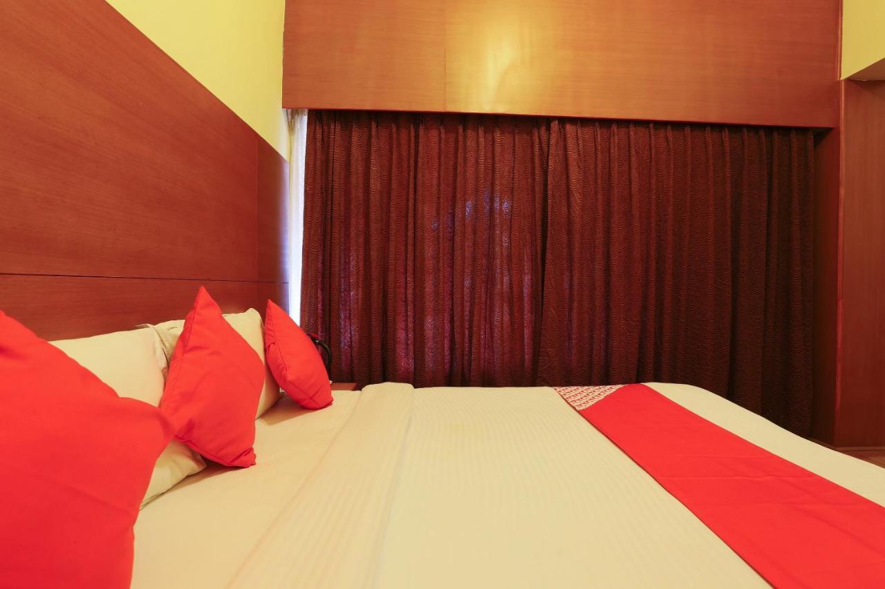 Hotel Oyo 24094 Sun Shine Grand