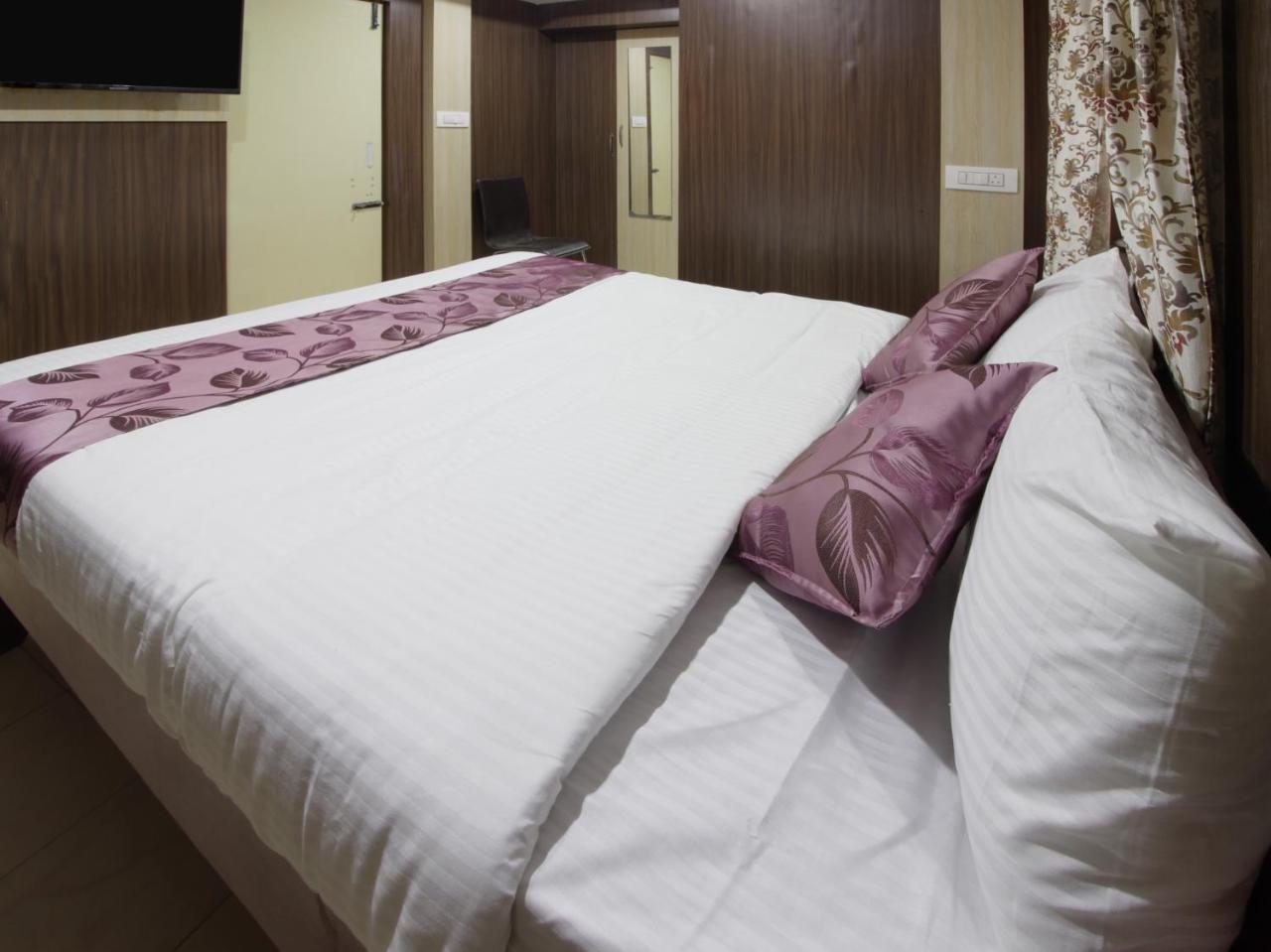 Hotel Oyo 22517 Mananya 3*