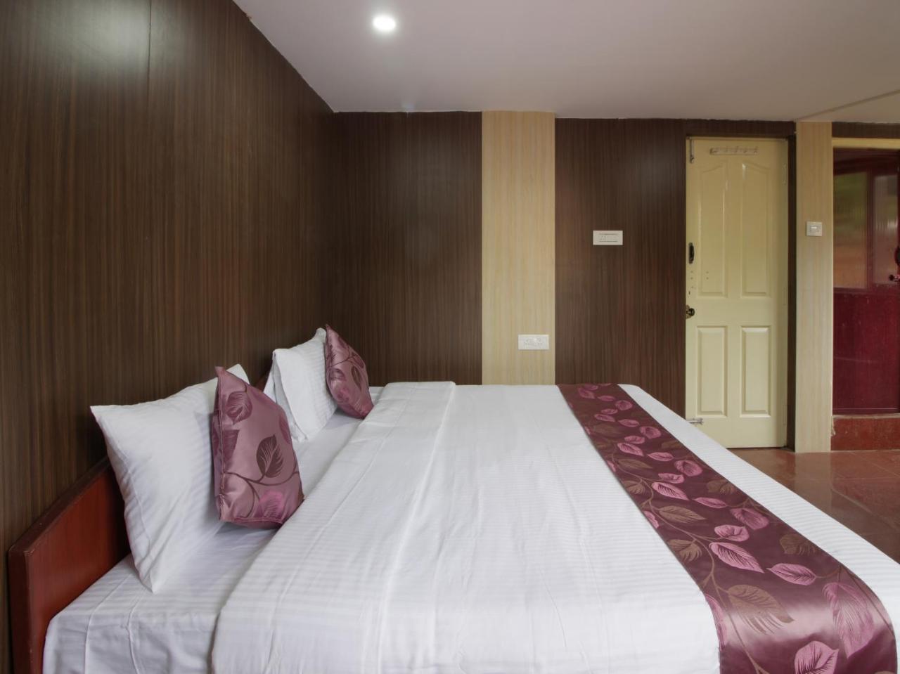 Oyo 22517 Mananya