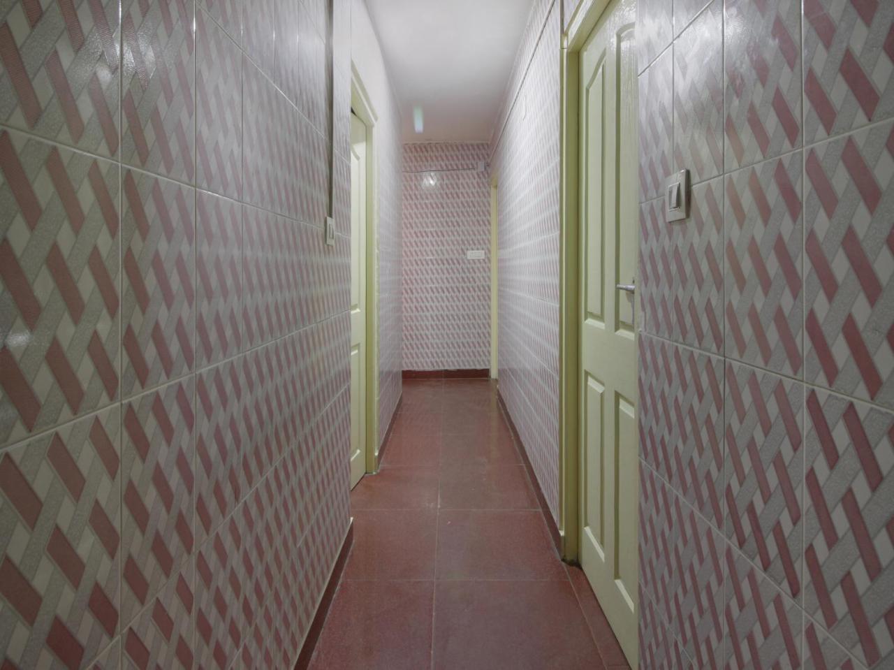 Hotel Oyo 22517 Mananya 3*