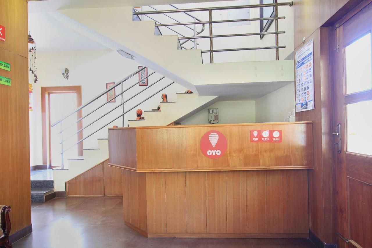 Oyo 5021 Golden Springs Hotel 2*