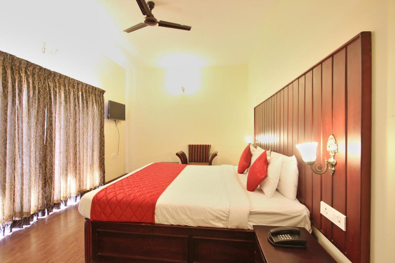 Oyo 5021 Golden Springs Hotel 2*
