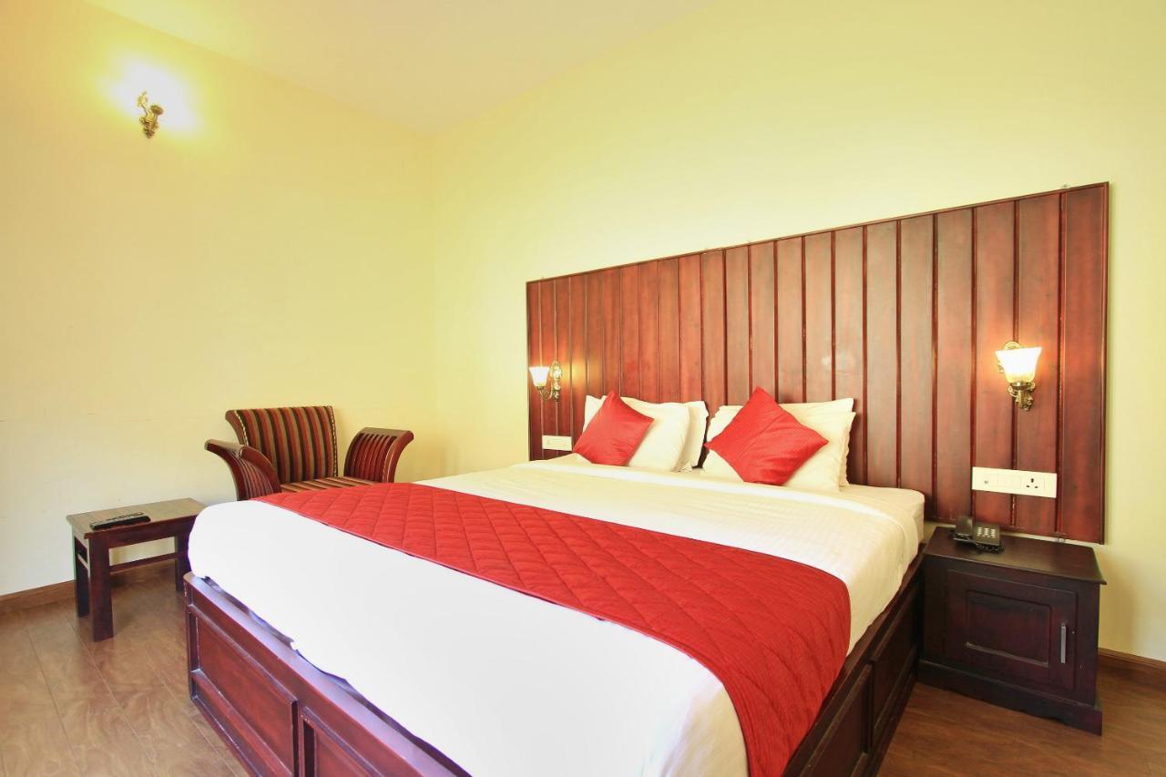 Oyo 5021 Golden Springs Hotel 2*