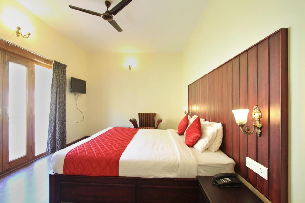 Oyo 5021 Golden Springs Hotel 2*