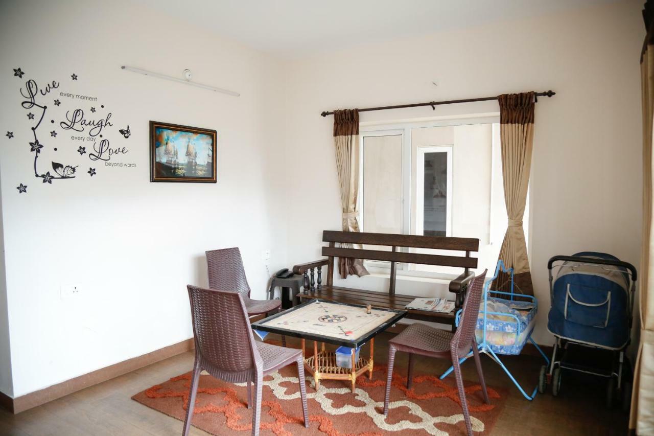 Hotel Paradise Perfect - Non Smoking Non Alcoholic No Unmarried Couples