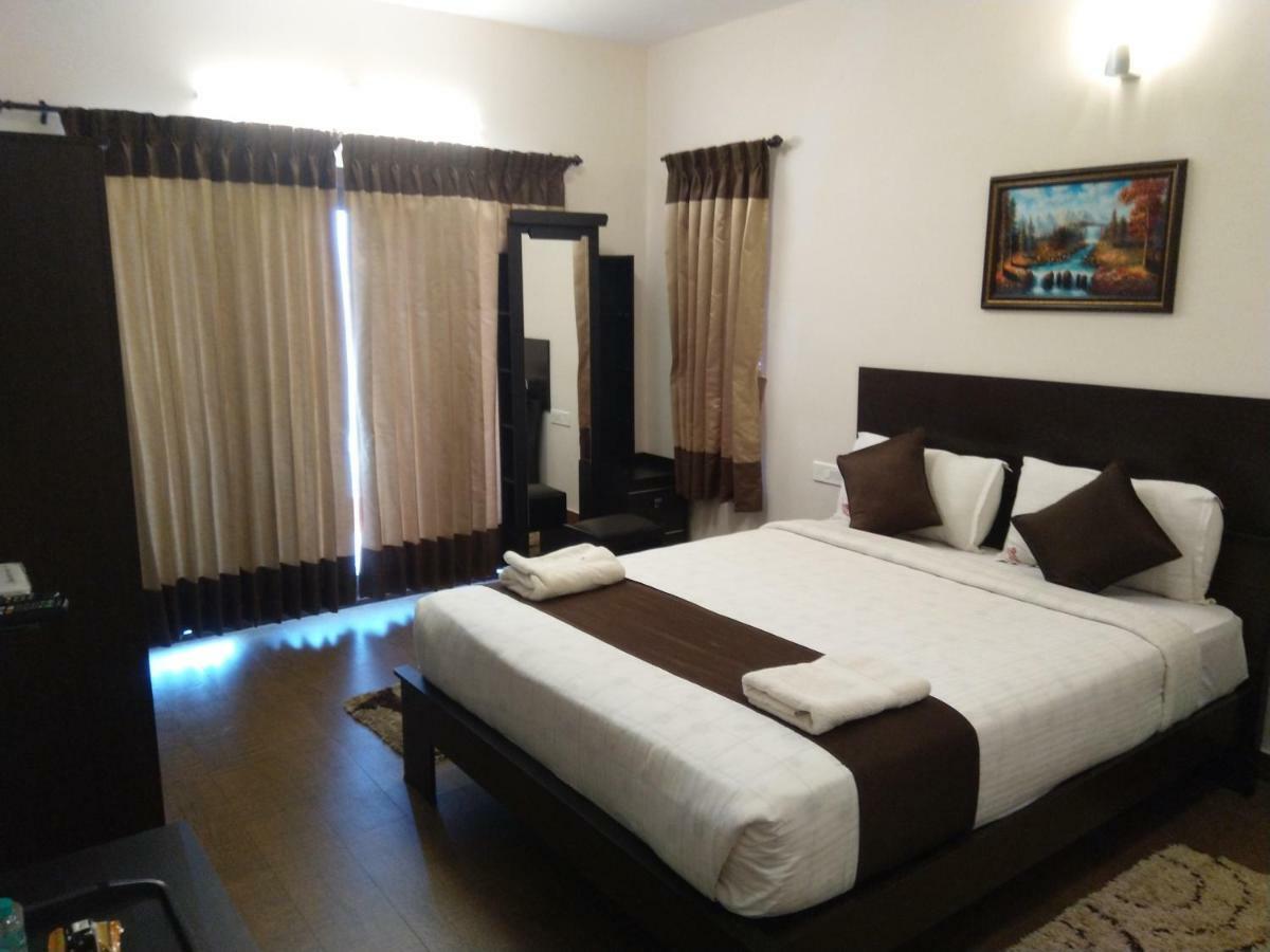 Hotel Paradise Perfect - Non Smoking Non Alcoholic No Unmarried Couples Ooty
