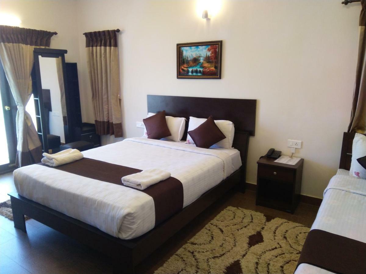 Paradise Perfect - Non Smoking Non Alcoholic No Unmarried Couples Hotel Ooty