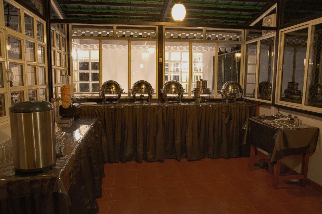 Garden Manor Hotel 2*