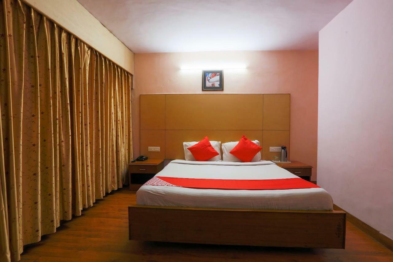 Hotel Oyo 24094 Sun Shine Grand