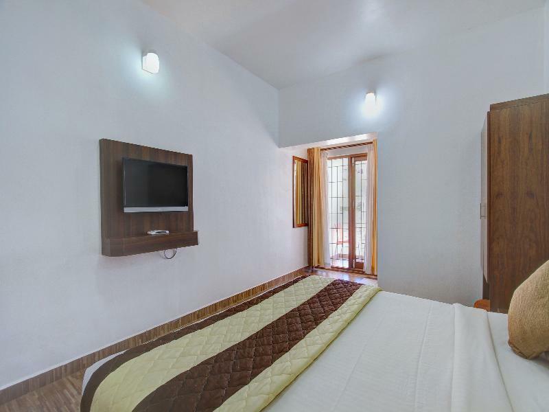 Hotel Oyo 1353 The Surya Village 3*