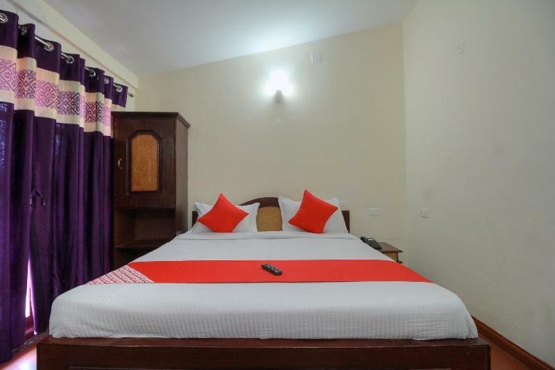 Hotel R J 2*
