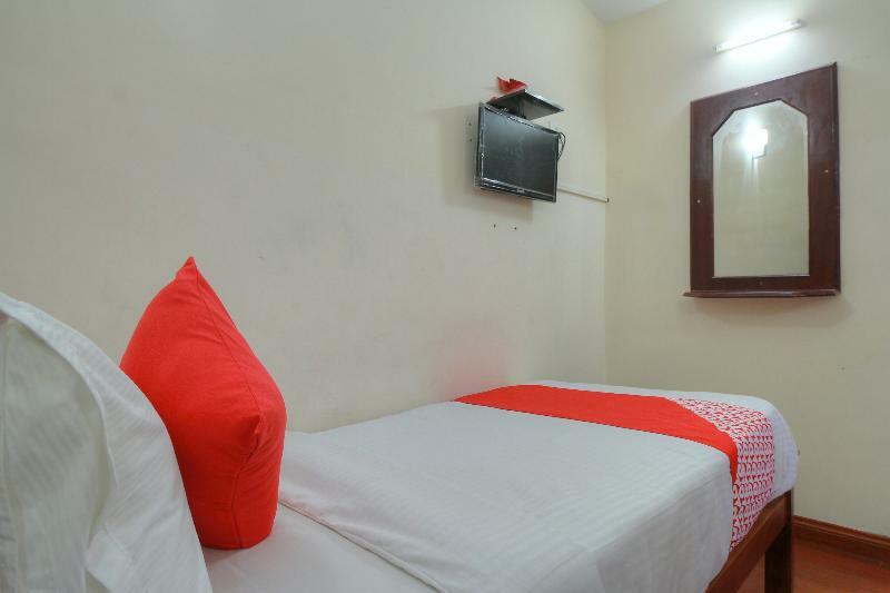 Hotel R J Ooty