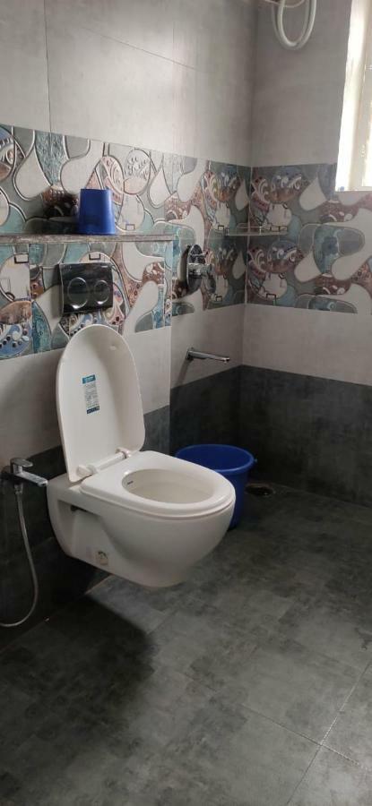 Runs Residency Hotel *