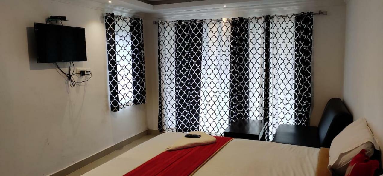 Runs Residency Hotel *