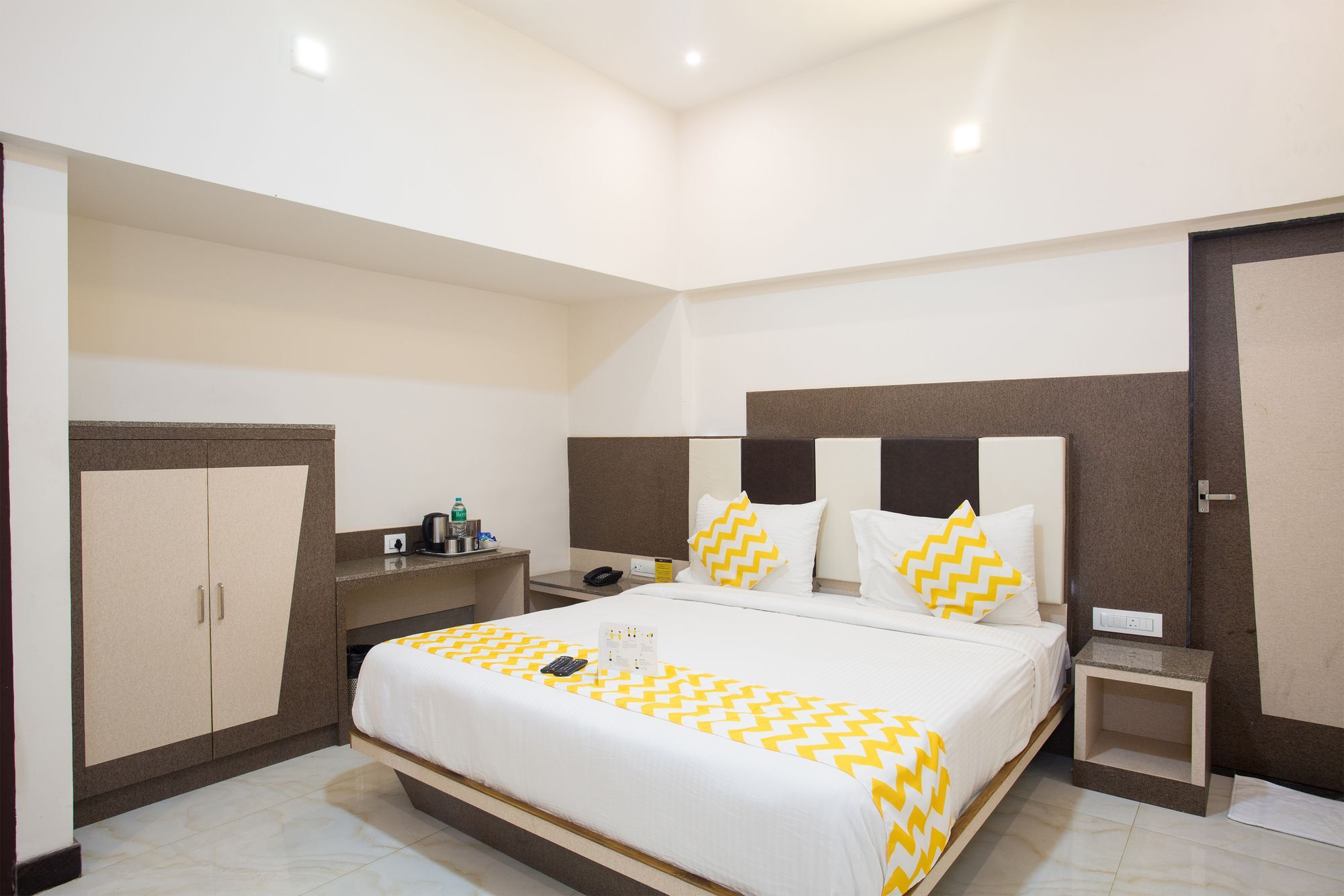 Fabhotel Srj's Thaneesh Southwick Hotel