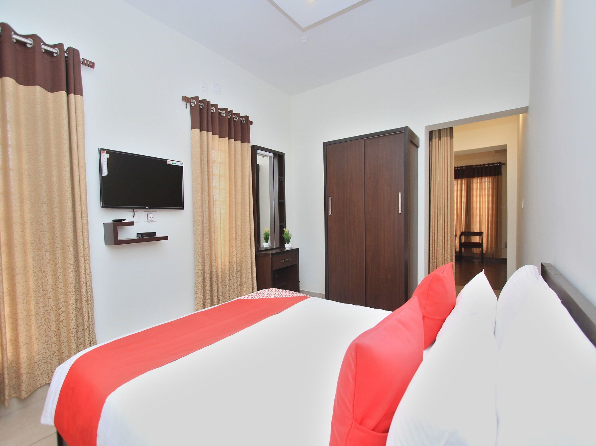 Oyo 13915 Albis Hotel