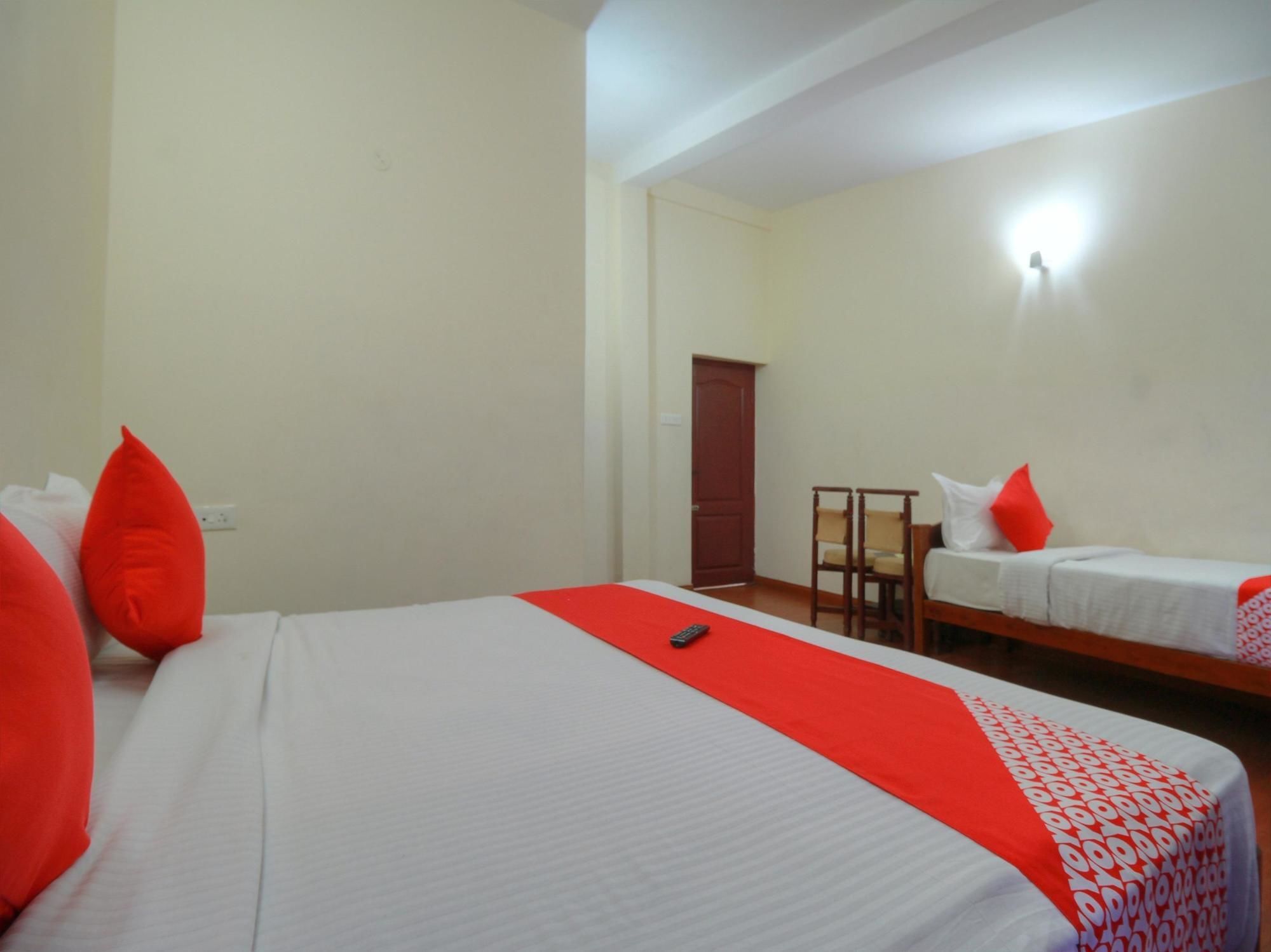 R J Hotel 2*