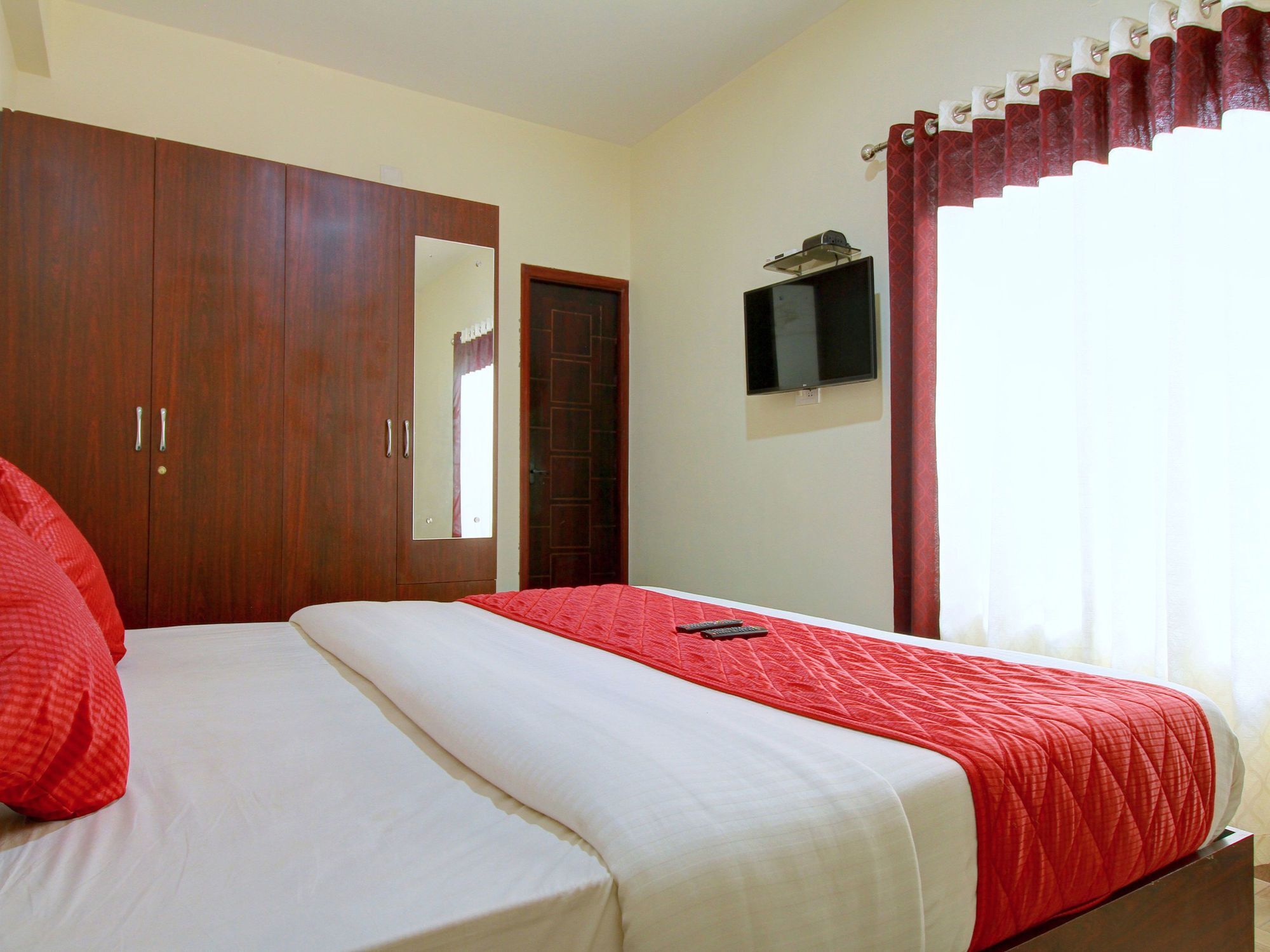 Oyo 11748 Pine Hill Apartment Ooty