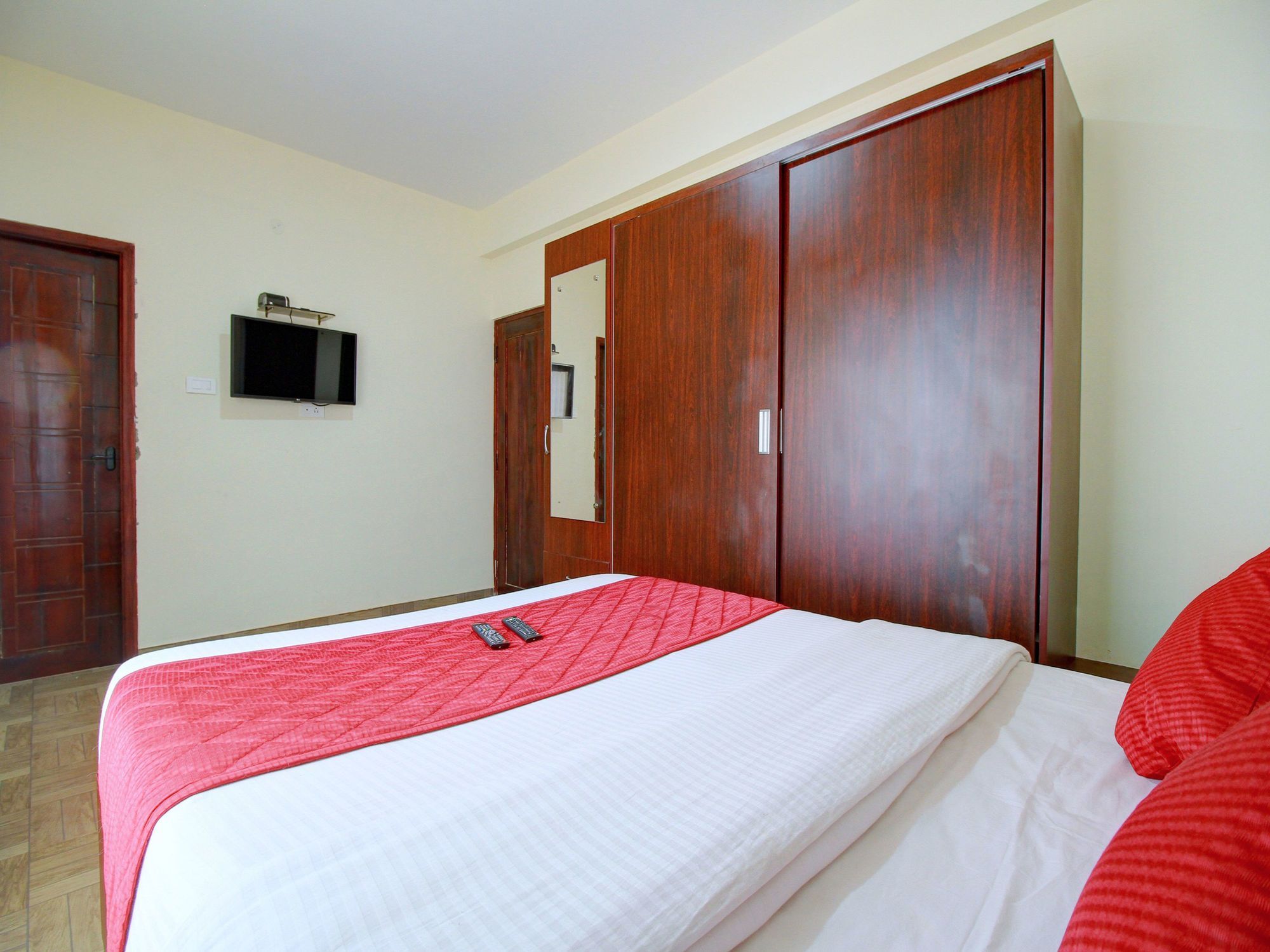 Oyo 11748 Pine Hill Ooty