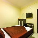 Oyo 7987 Hotel Carnation