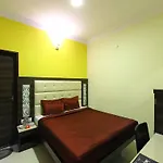 Oyo 7987 Hotel Carnation