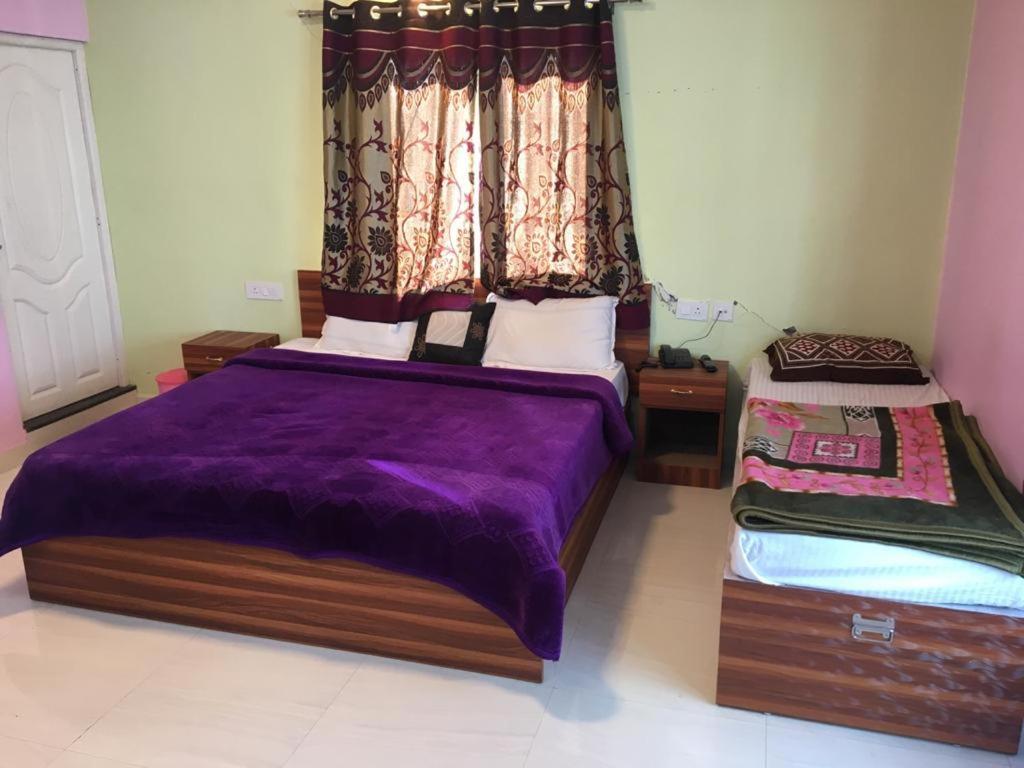 Hotel Happystay And *