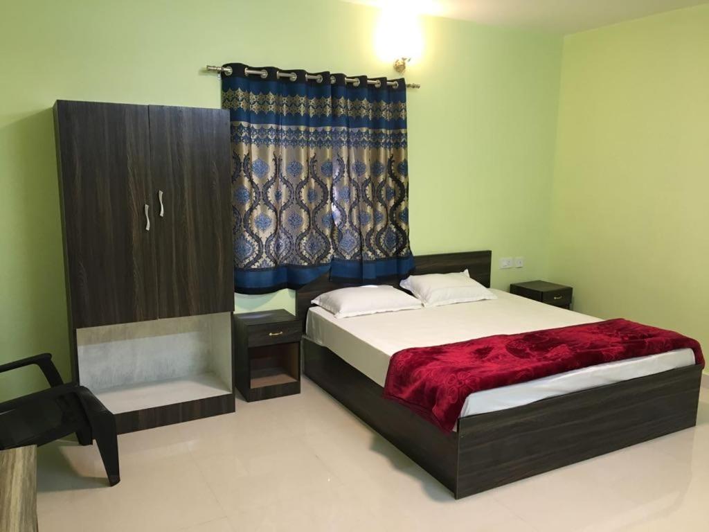 Hotel Happystay And *
