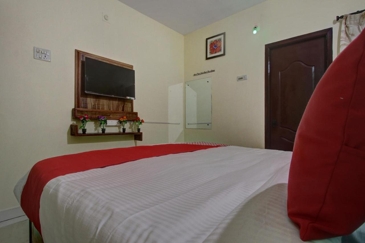 Oyo 22924 Gv Residency