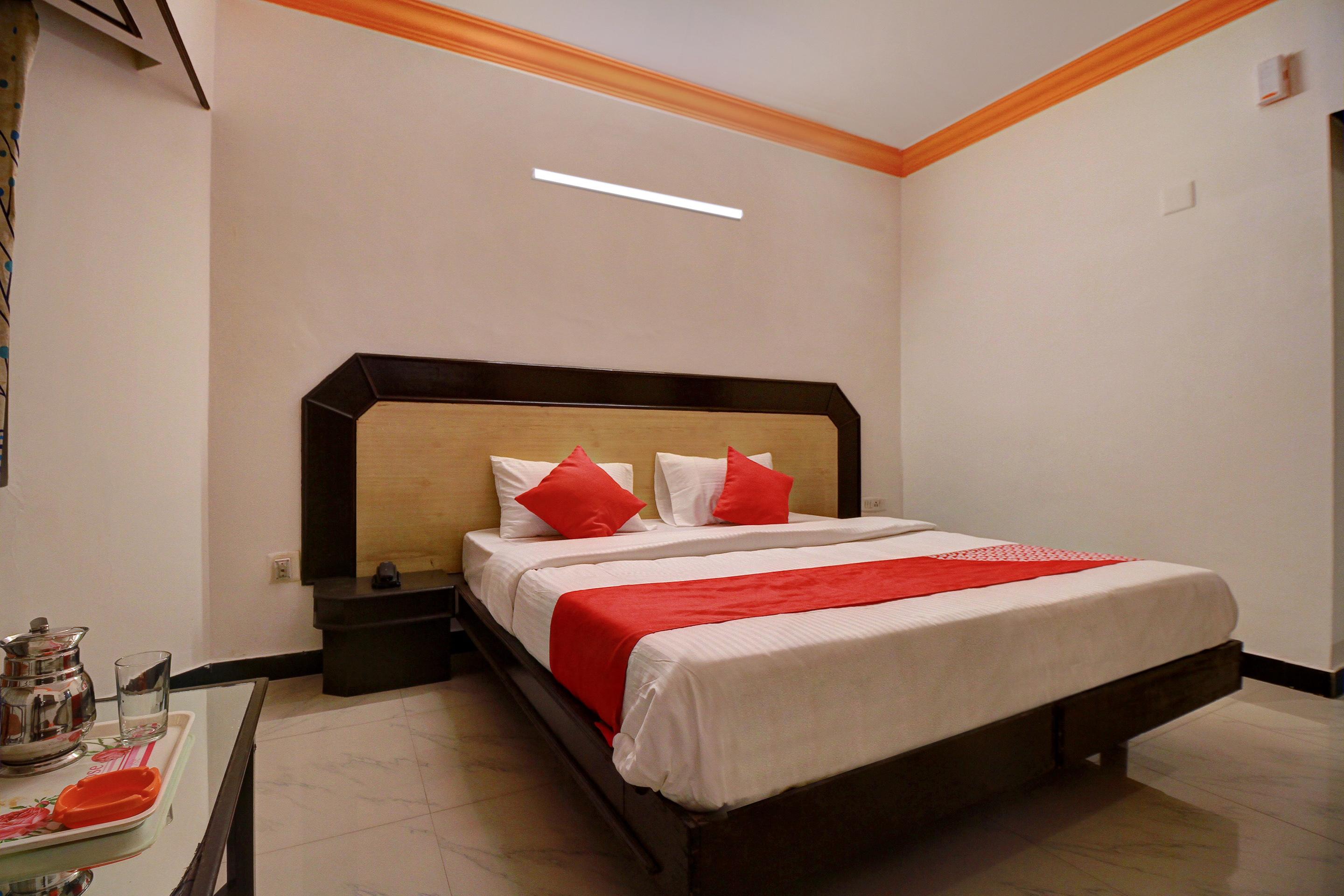 Oyo 19910 Sapphire Paradise 3*
