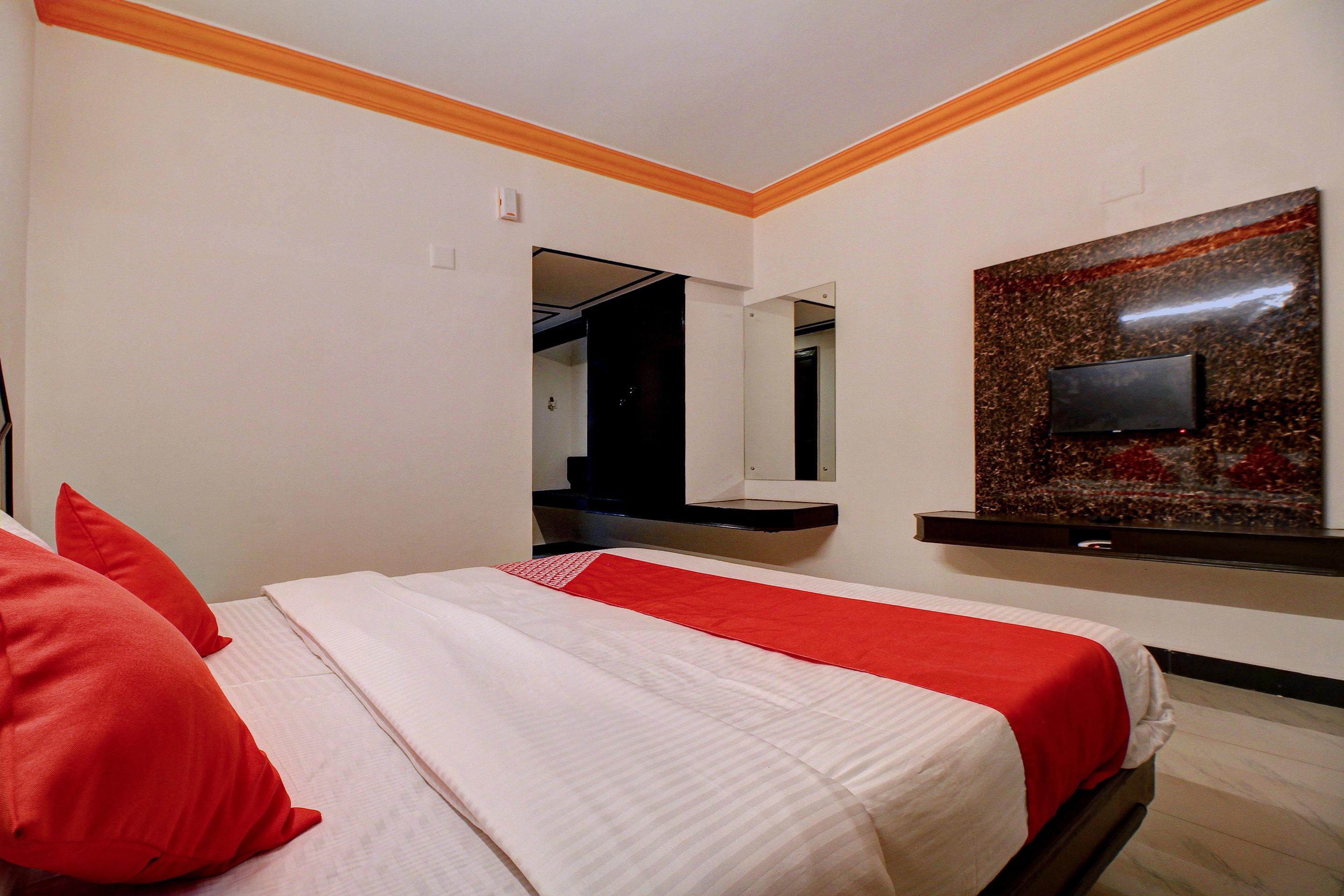 Oyo 19910 Sapphire Paradise 3*