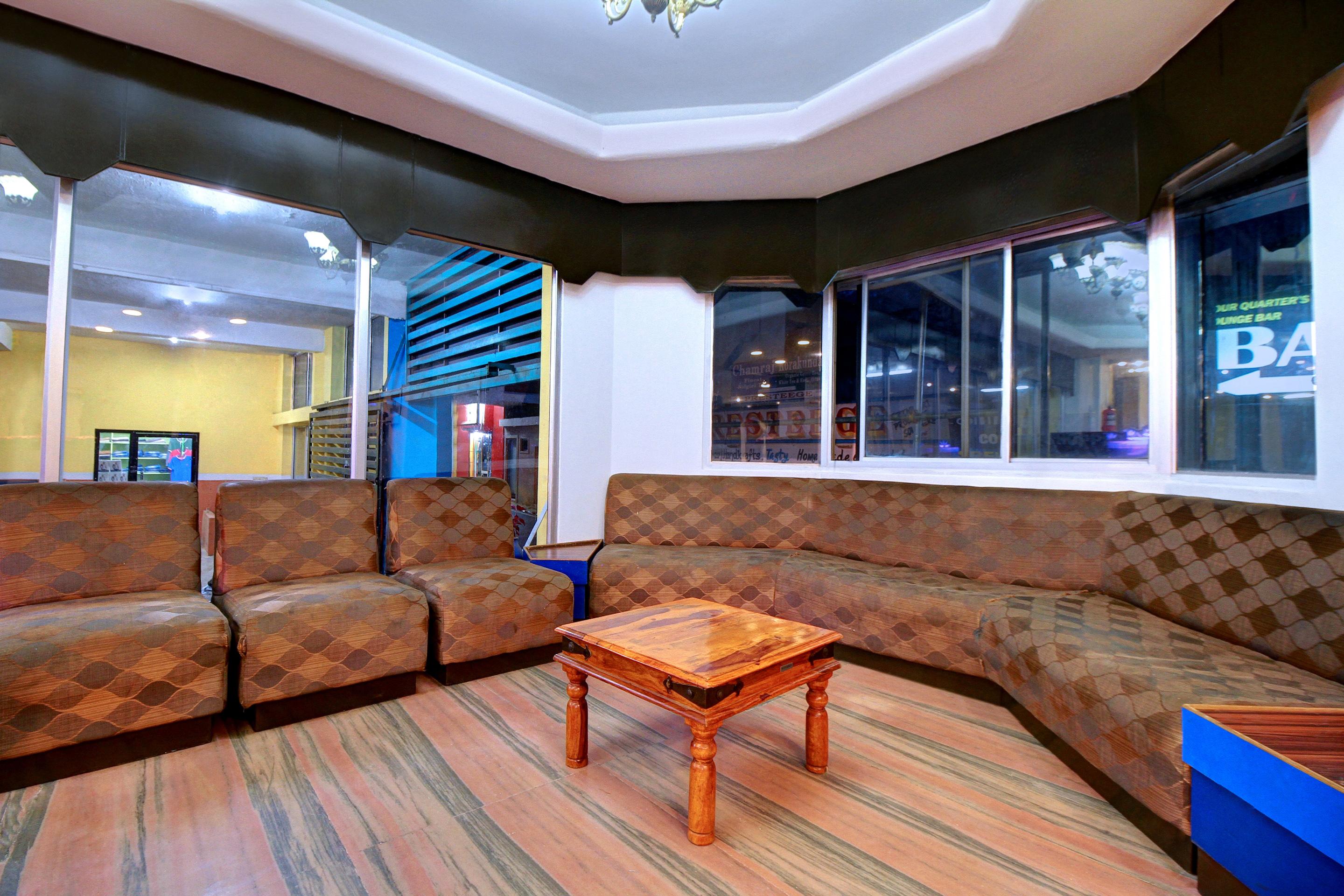 Oyo 19910 Sapphire Paradise Hotel 3*