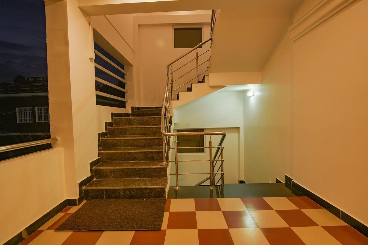 Fabhotel Greenwood Hotel