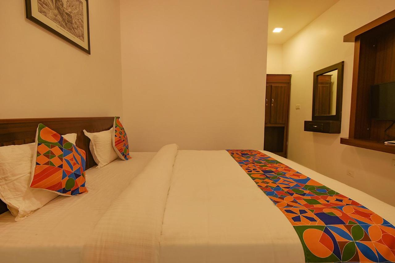 Fabhotel Greenwood