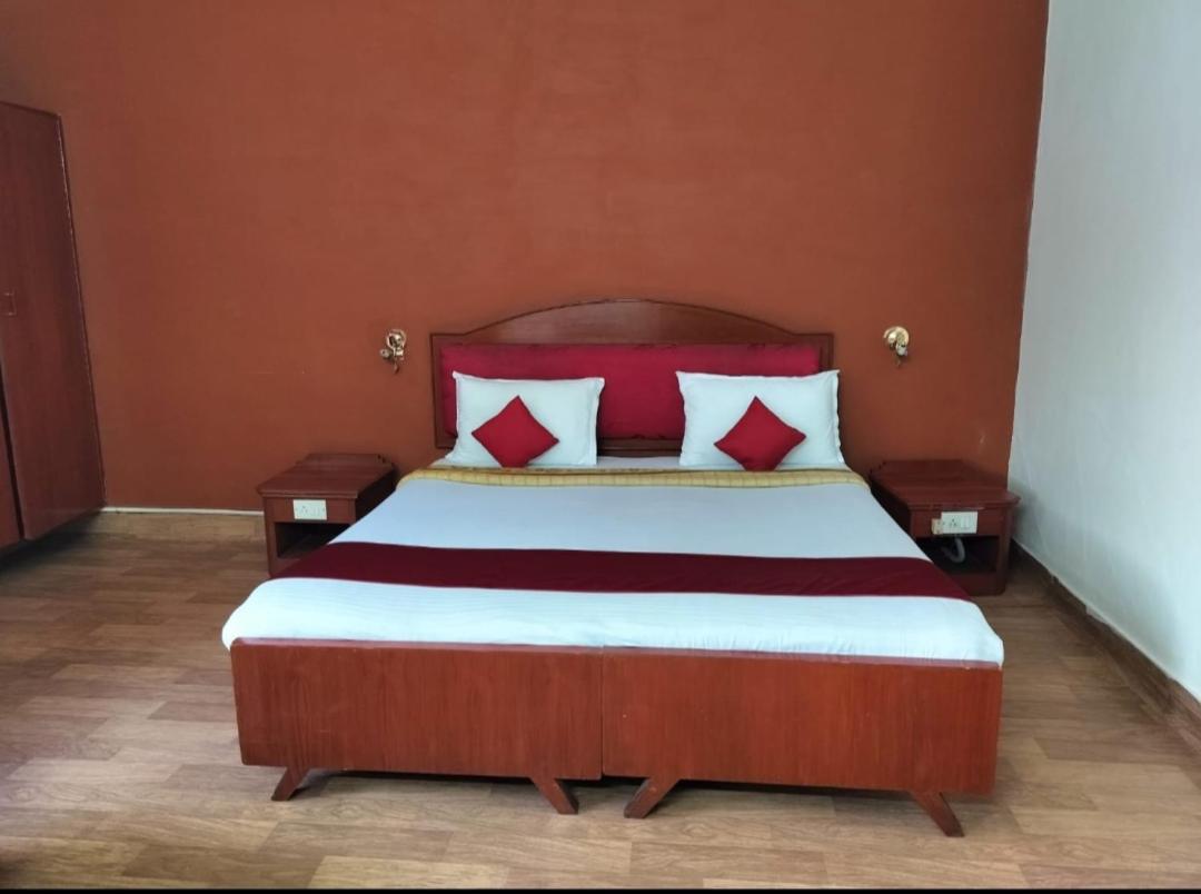 Hotel Natures Retreat And Ooty