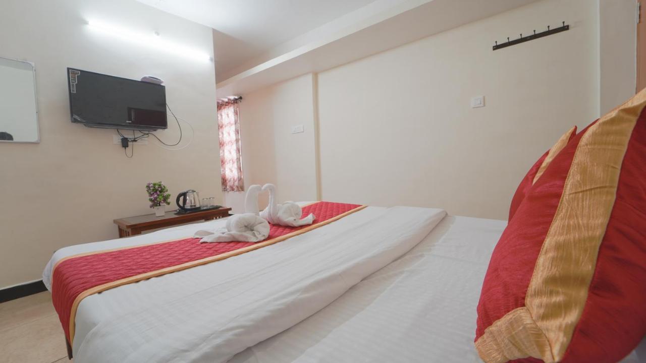 Resort Amuthu Residency *