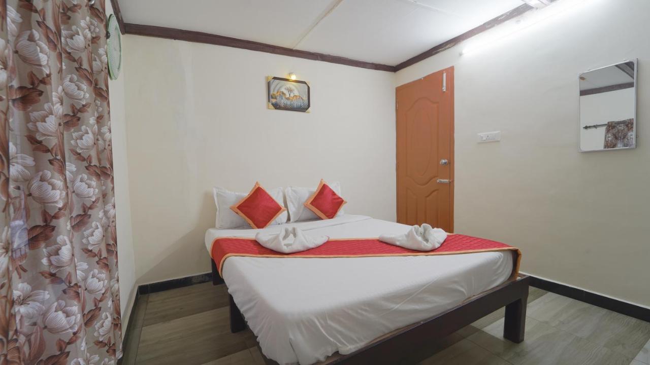 Amuthu Residency Resort *