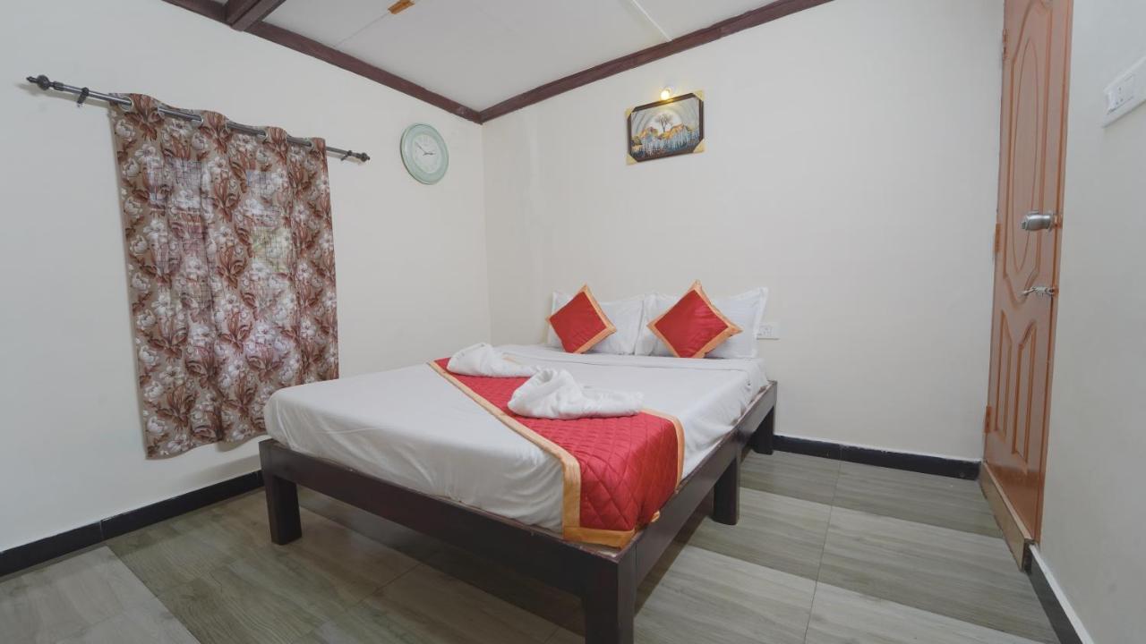 Amuthu Residency Resort *