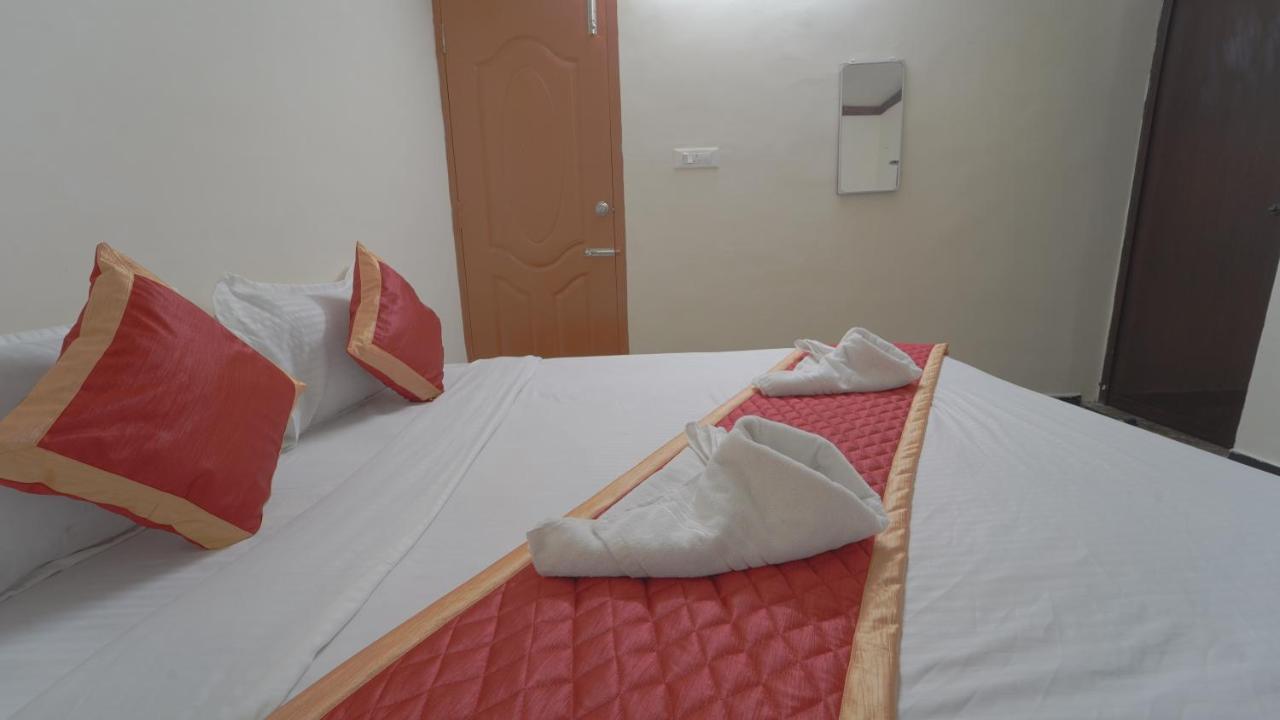 Amuthu Residency Resort Ooty