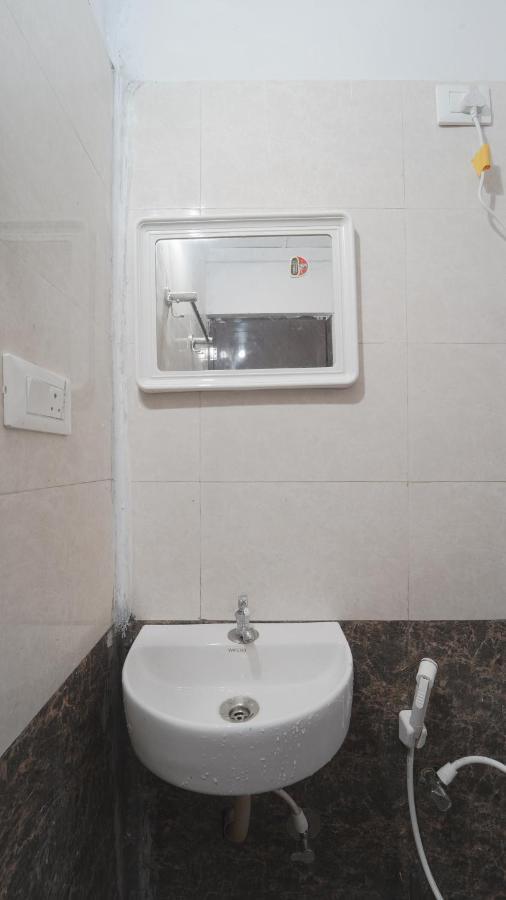 Amuthu Residency Resort