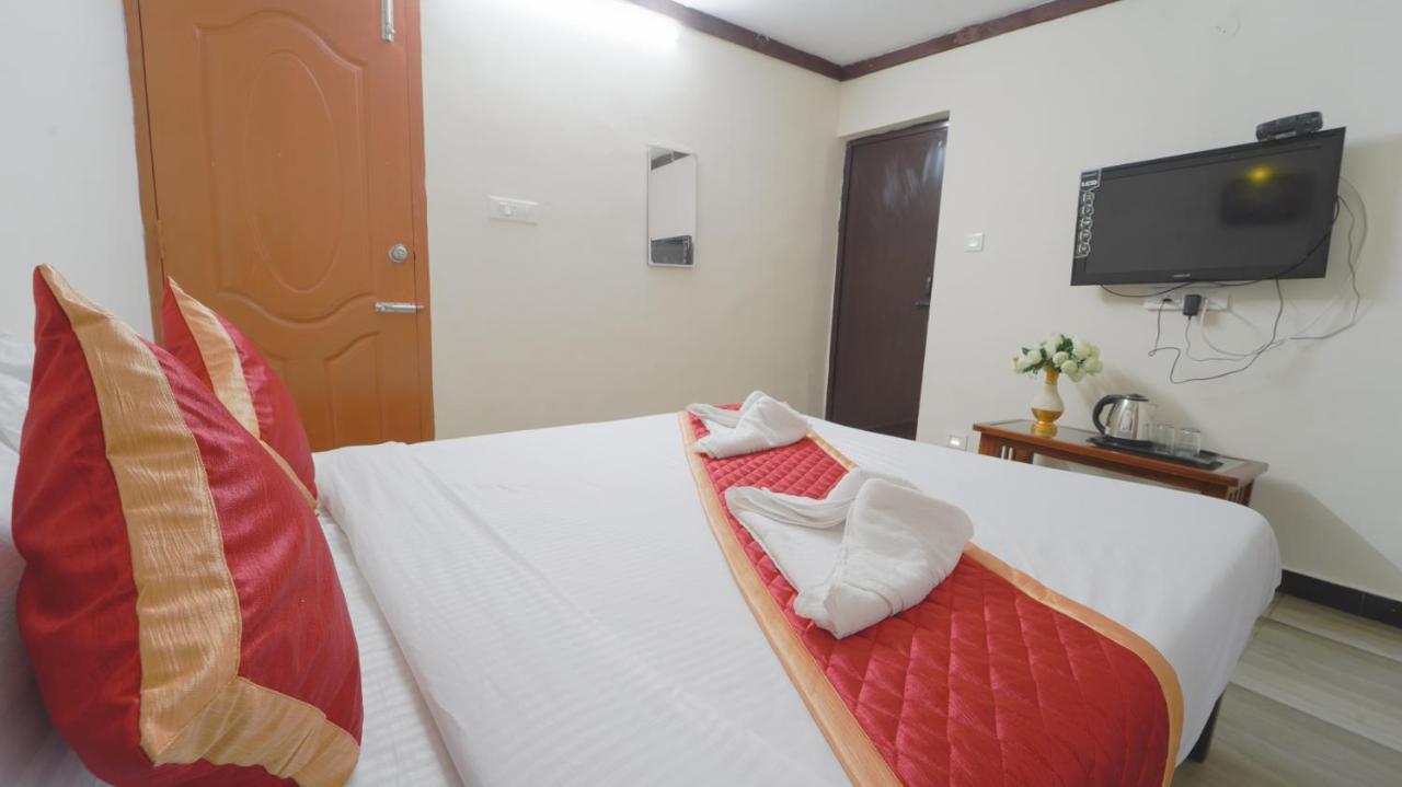 Resort Amuthu Residency *