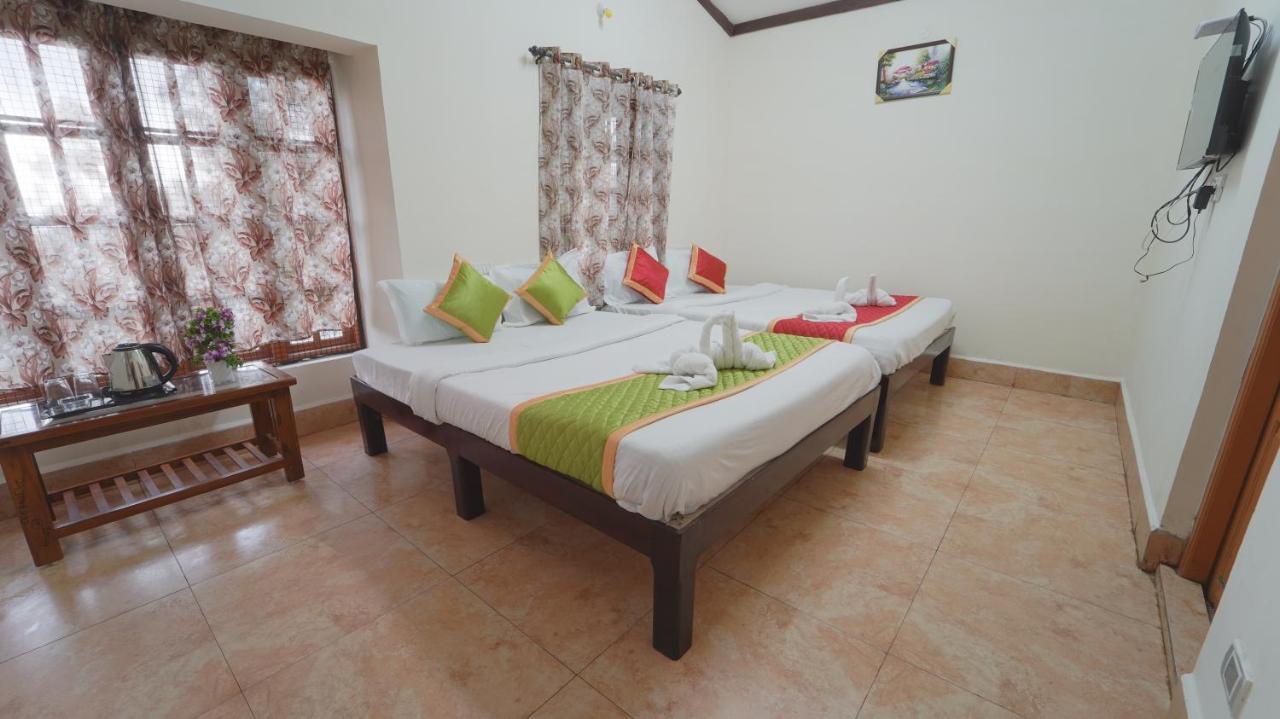 Amuthu Residency Resort *