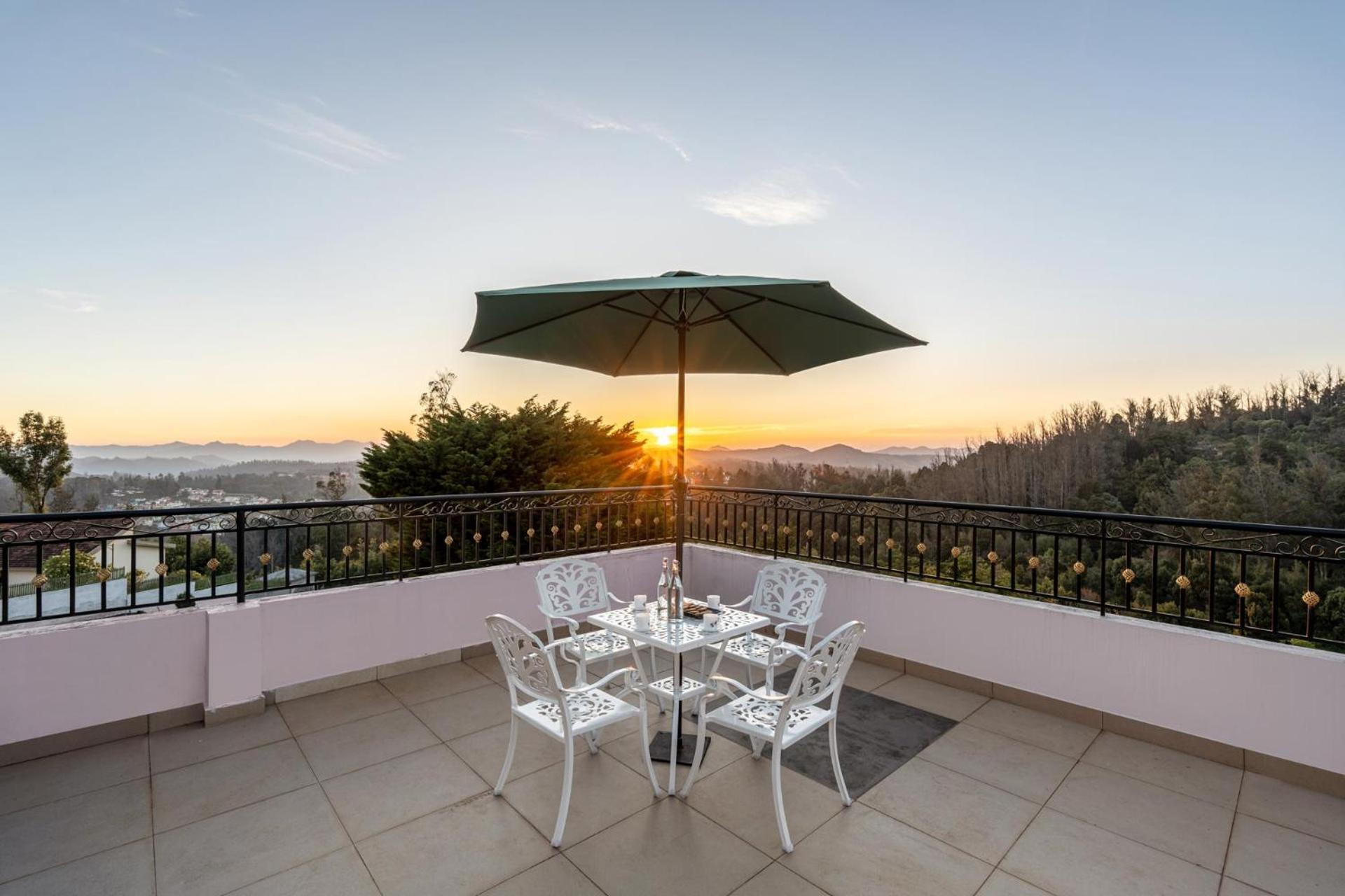 Bed & Breakfast Stayvista At The West Wind 5bhk Comp Breakfast *