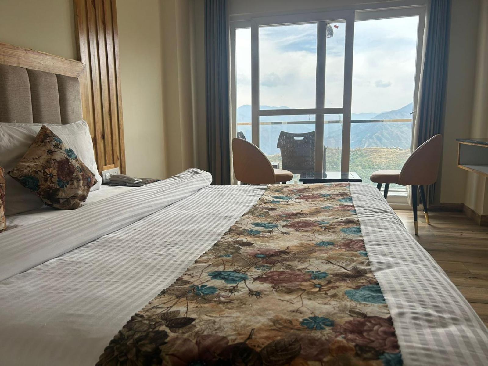 Mountain And River View, Hotel Ooty