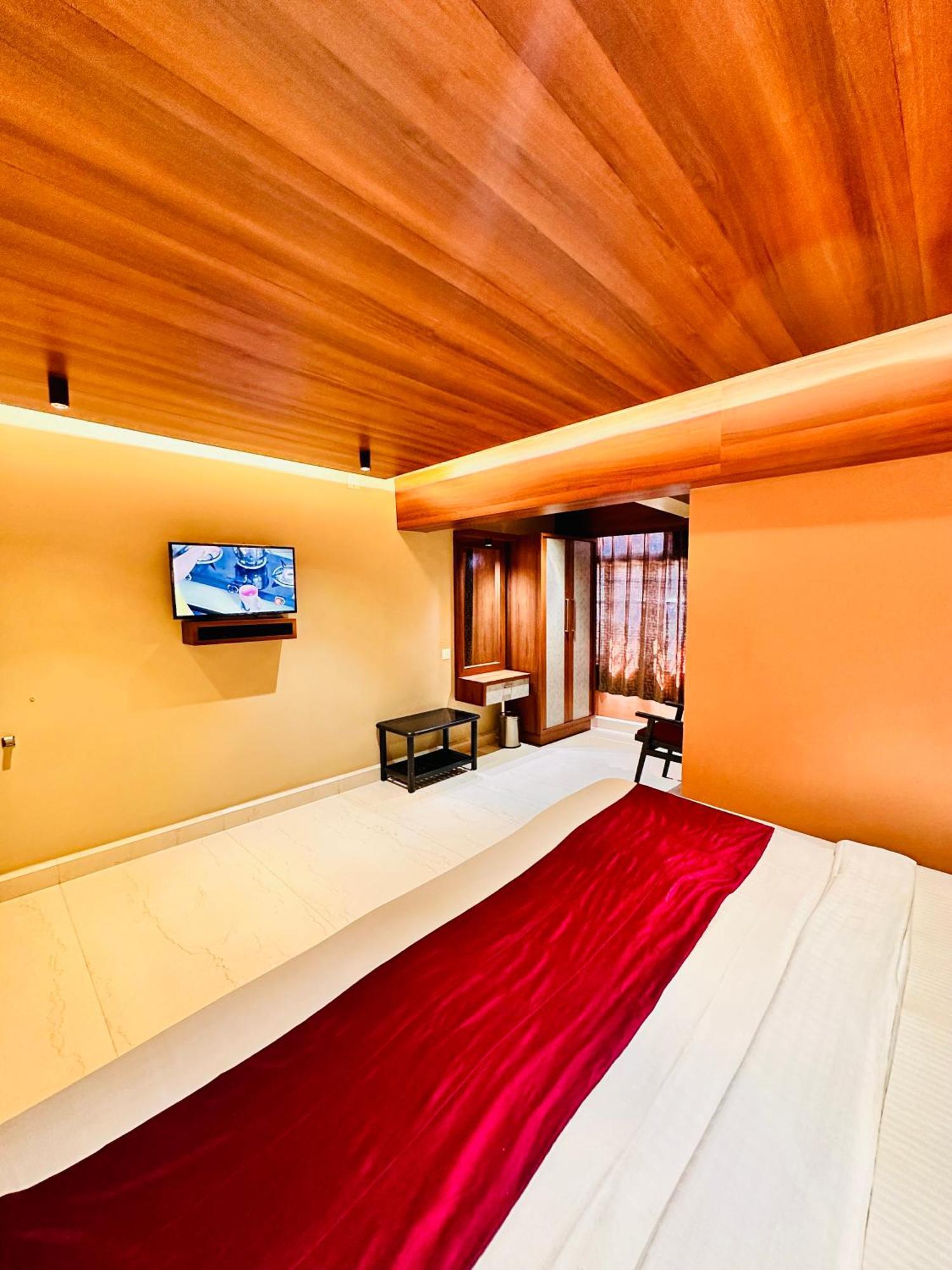 Palace Hotel Ooty
