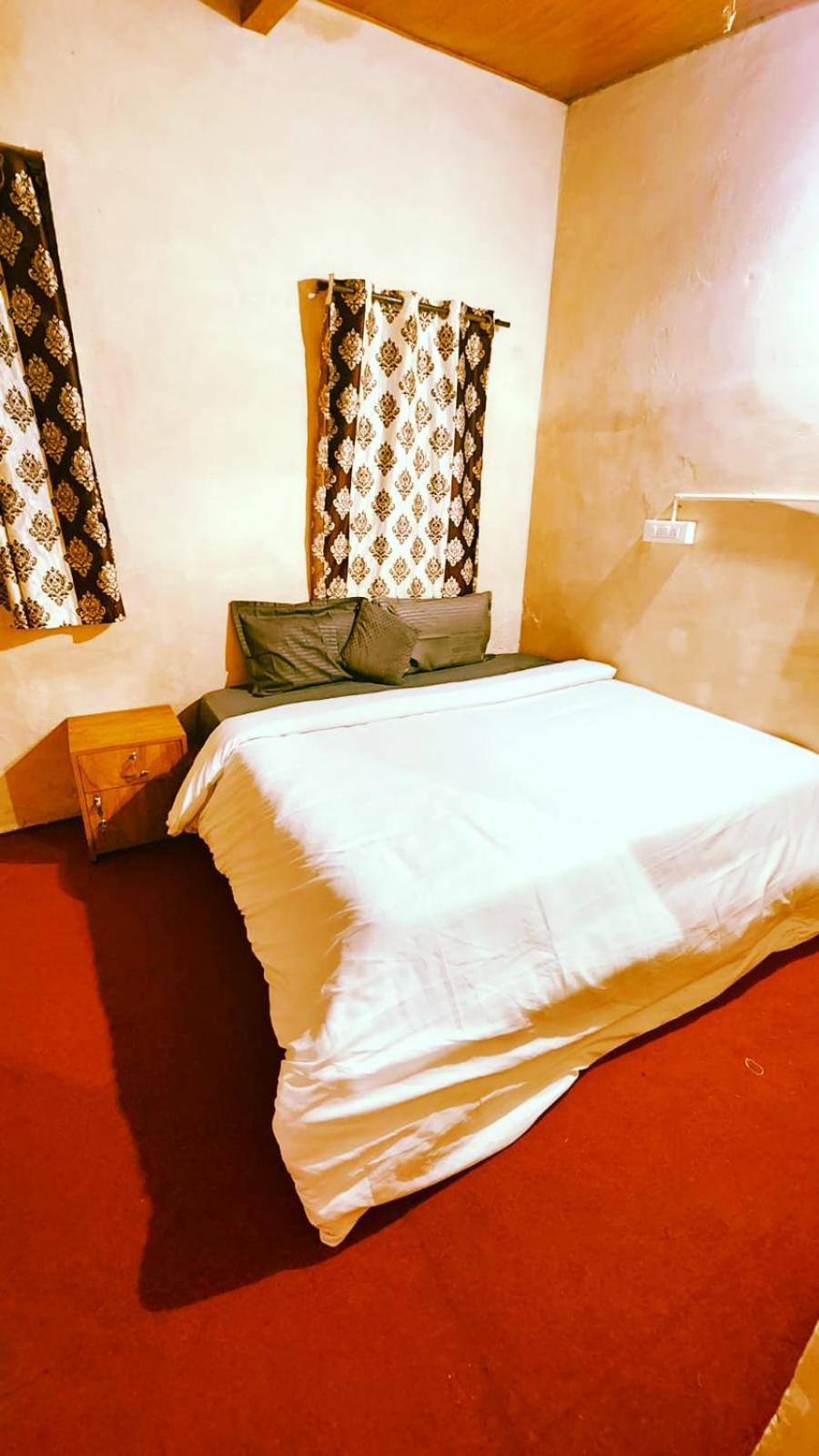 Hotel Wood House 1 *