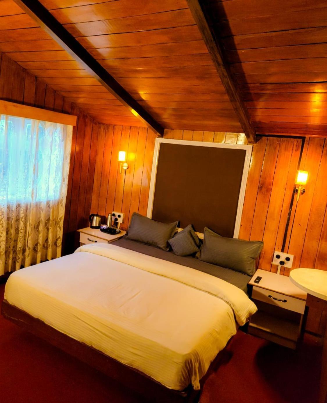 Wood House 1 Hotel