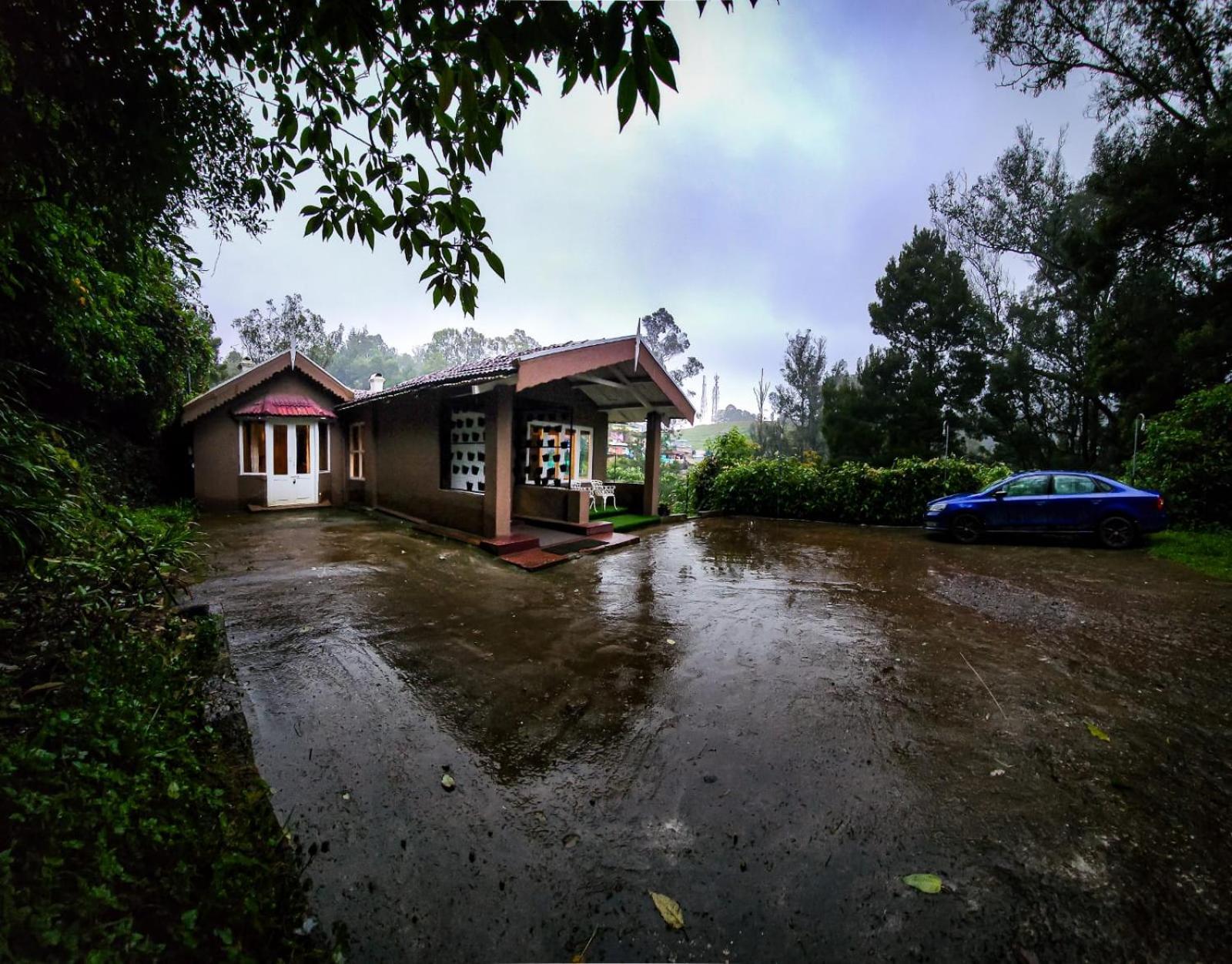Hotel Wood House 1 *